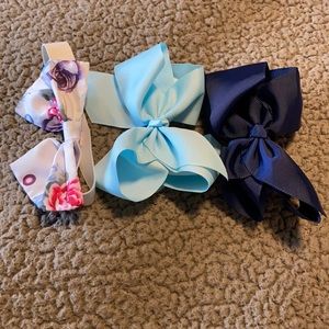 Set of three bows